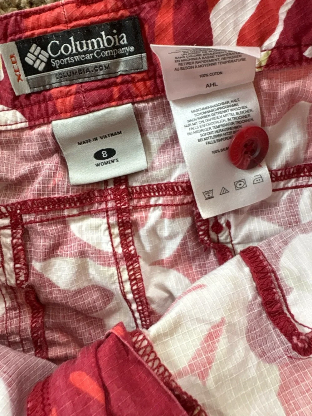 Columbia Sportswear Company lightweight red